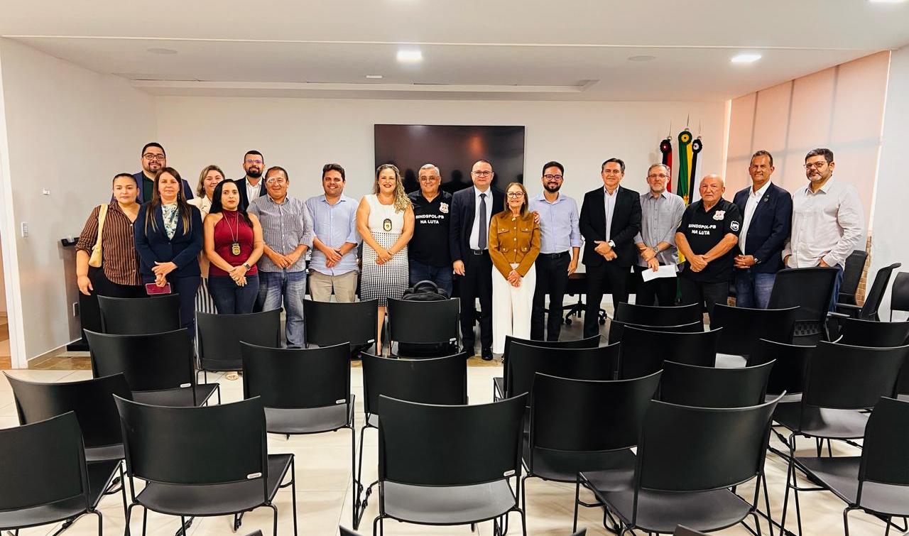 SINDAOPCPB e SINDSPOL participam de reunião na PGE para tratar do subsídio e da política remuneratória da Polícia Civil da Paraíba 1 SINDAOPCPB e SINDSPOL participam de reunião na PGE para tratar do subsídio e da política remuneratória da Polícia Civil da Paraíba